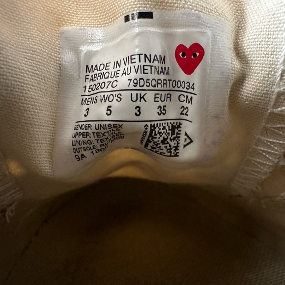 Comme des Garçons Play x Converse Low Top Sneakers! - Picture 2 of 7